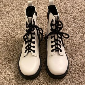 Brand new/never worn! Size 7